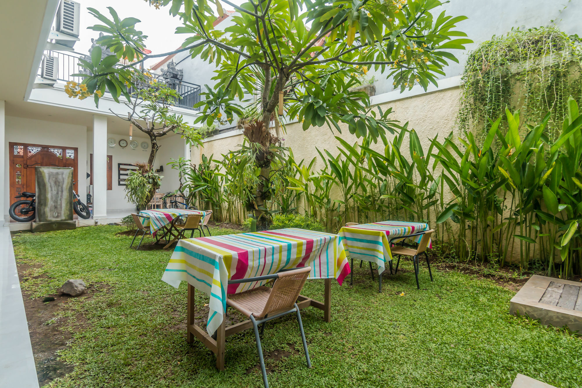 Zen Rooms Denpasar Mertasari Buitenkant foto